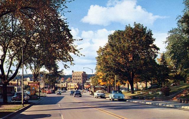 Iron Mountain Michigan Downtown (newer photo)
